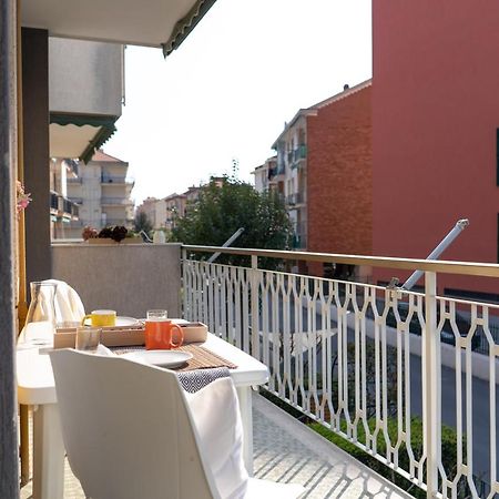 Pietra Ligure Downtown Convenience -Free Parking Apartment Екстериор снимка