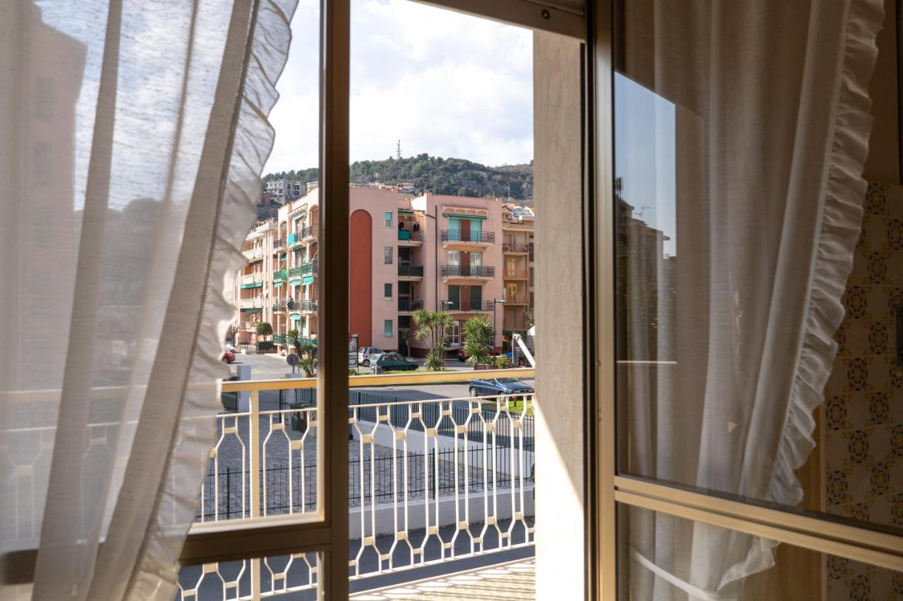 Pietra Ligure Downtown Convenience -Free Parking Apartment Екстериор снимка