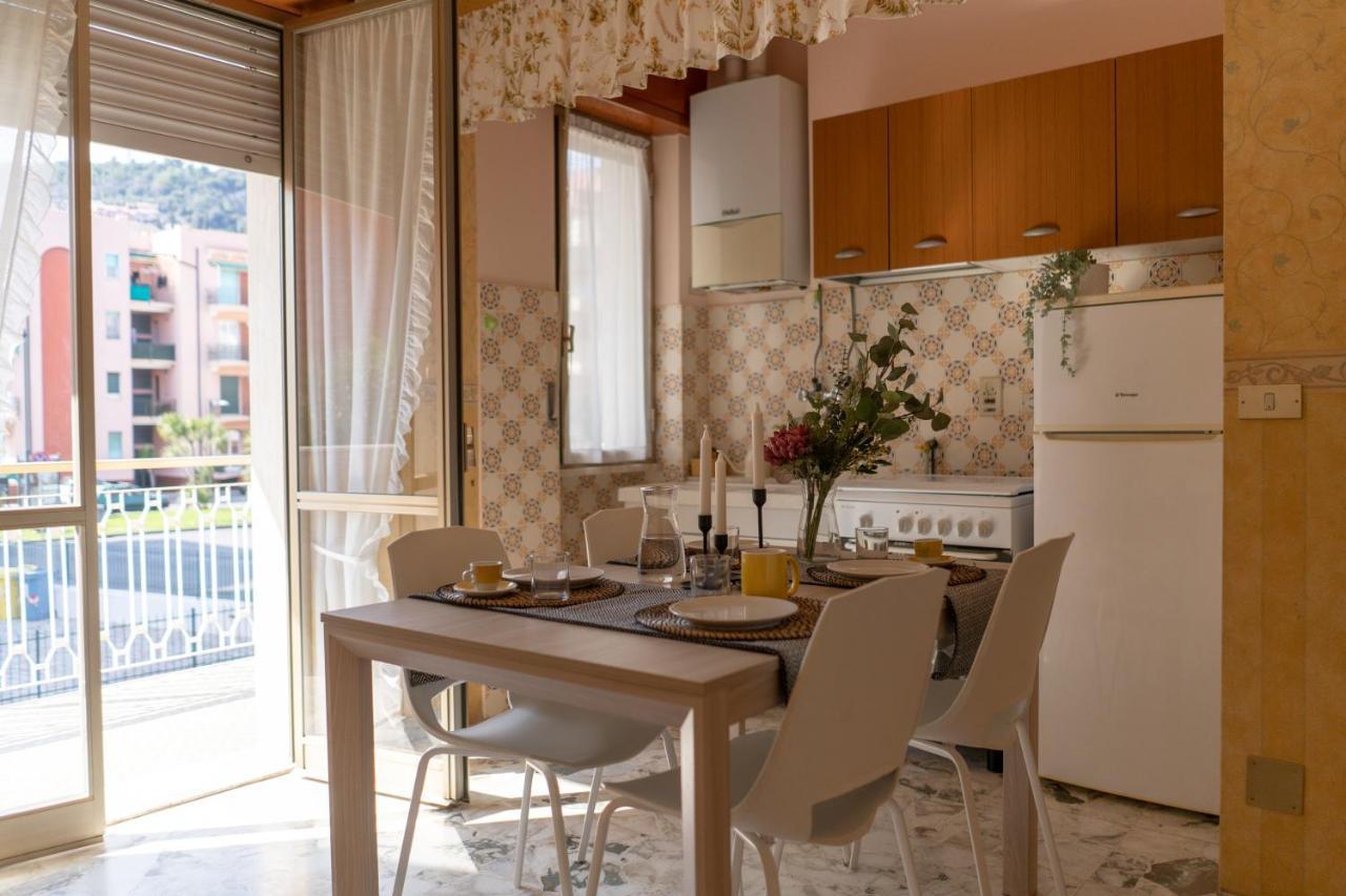 Pietra Ligure Downtown Convenience -Free Parking Apartment Екстериор снимка